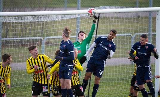 IFK Hässleholms målvakt Victor Stulic gör en fin
