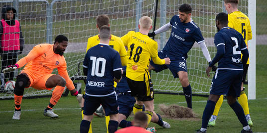 IFK Hässleholms Linus Roslund gör ett av sina 2 mål i