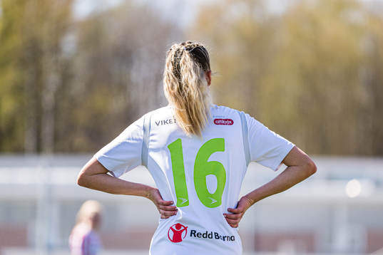 Ine Strømstad Berre of Øvrevoll Hosle looks dejected