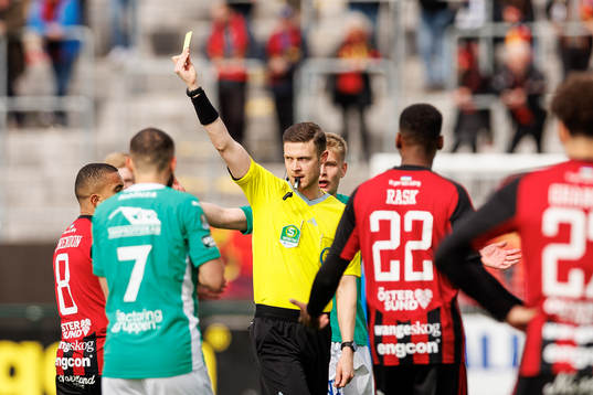 Domare Erik Mattsson ger Östersunds Erick Brendon Pinheiro