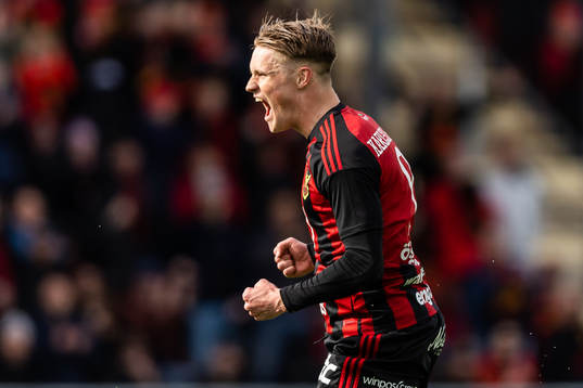 Östersunds Sebastian Karlsson Grach jublar