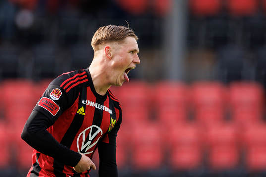 Östersunds Sebastian Karlsson Grach jublar
