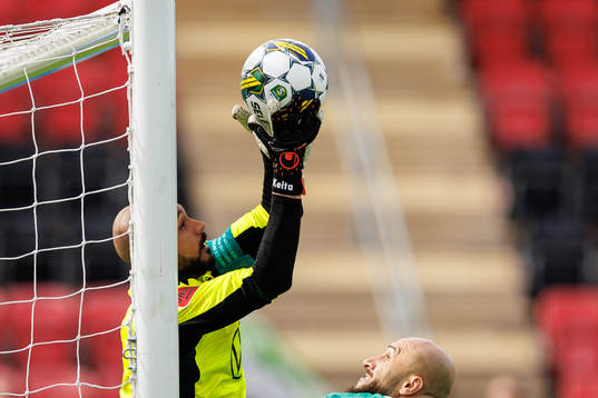 +Östersunds målvakt Aly Keita