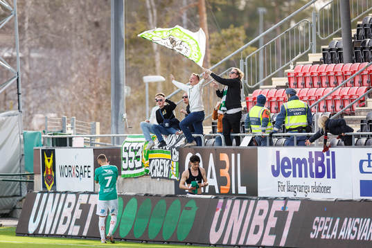 Jönköpings Södras Malkolm Moenza tackar fansen