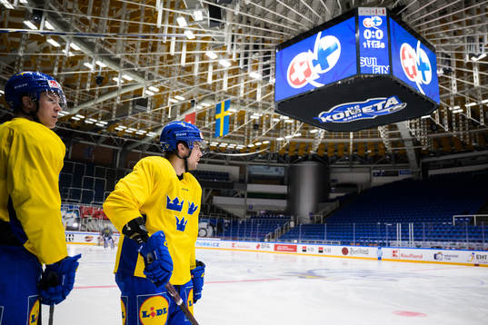 Dennis Rasmussen and Oscar Lindberg of Sweden at a practice