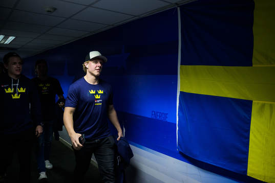 Fabian Zetterlund of Sweden arrives to the arena for the