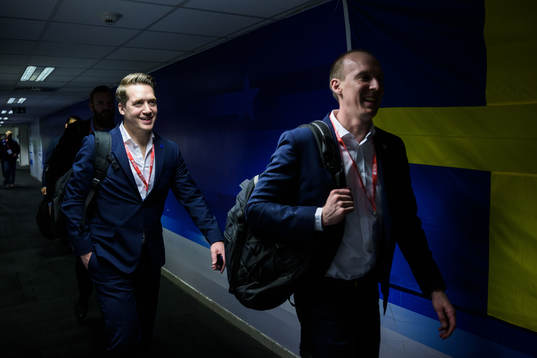 Head coach Sam Hallam of Sweden arrives to the arena for