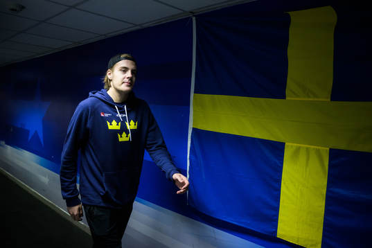 Leo Carlsson of Sweden arrives to the arena for the Czech