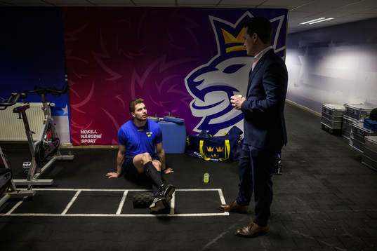 Hardy Häman Aktell and head coach Sam Hallam of Sweden