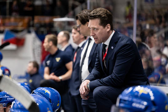 head coach Sam Hallam of Sweden