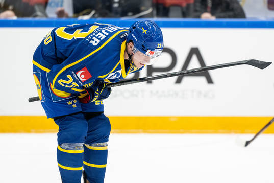 Lucas Raymond of Sweden in pain