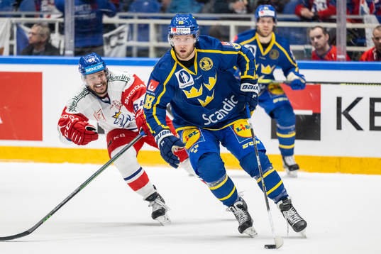 Tomas Kundratek of Czech Republic and Alexander Nylander of