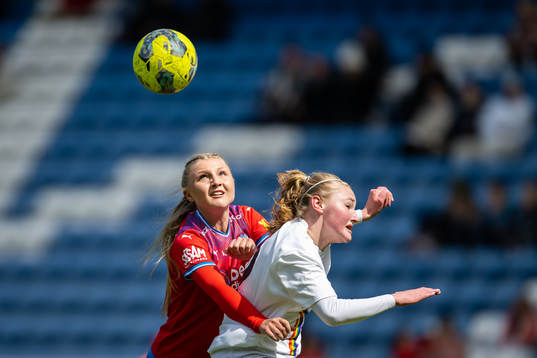 Helsingborgs Tilda Jonhag  och Qvidings Johanna Lundberg