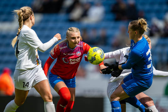 Helsingborgs Tilda Jonhag och Qvidings målvakt Alice