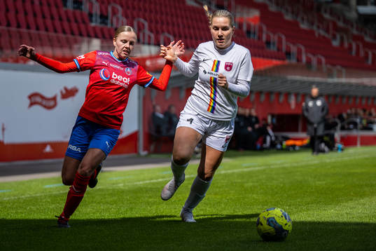 Helsingborgs Emma Sternberg  och Qvidings Andrea Andersson