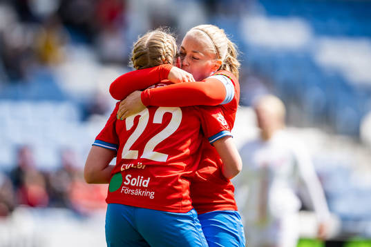 Helsingborgs Agnes Eklöf  och Stephanie Petersson jublar