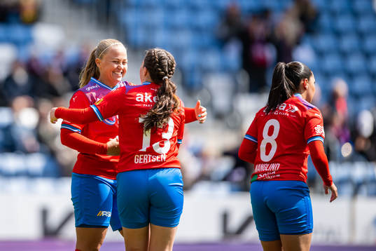 Helsingborgs Stephanie Petersson  jublar
