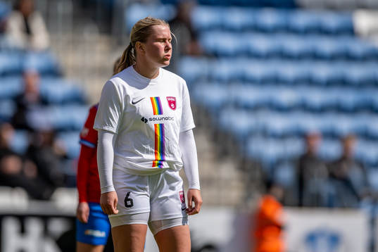 Qvidings Linnéa Svanström  deppar fotbollsmatchen i Div 2