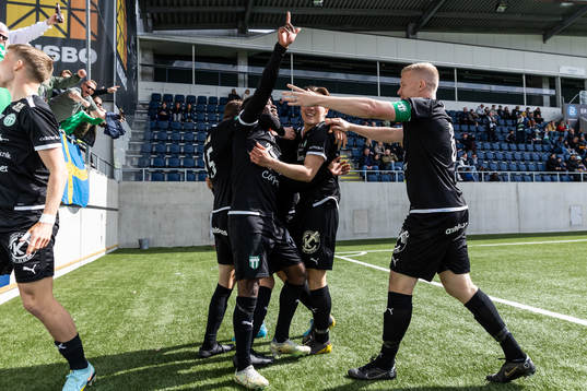 Västerås SKs Jaheem Burke jublar