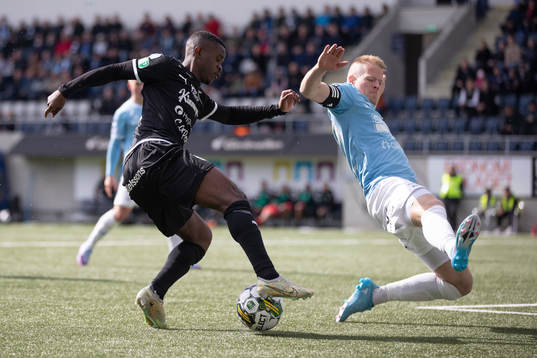 Västerås SKs Jaheem Burke och Gefles Martin Rauschenberg