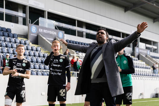 Västerås SKs tränare Kalle Karlsson jublar