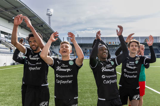 Västerås SKs Alex Douglas, Simon Gefvert, Jaheem Burke