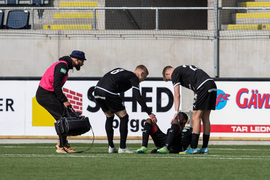 Västerås SKs Frederic Nsabiyumva har ont