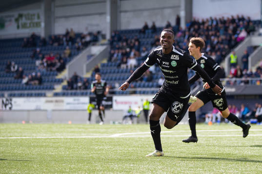 Västerås SKs Jaheem Burke jublar