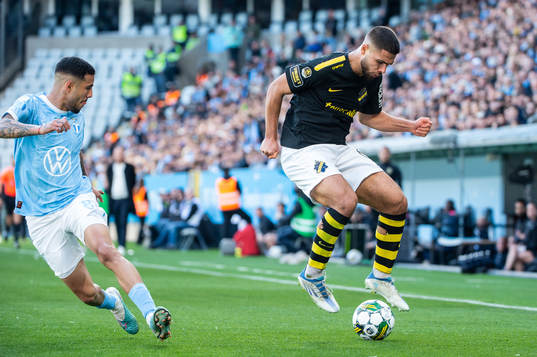 Malmö FFs Sergio Pena och AIKs Omar Faraj