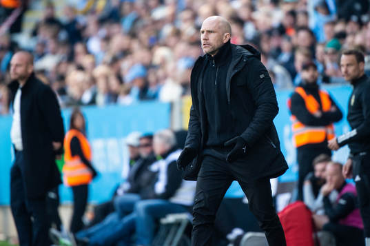Malmö FFs tränare Henrik Rydström reagerar