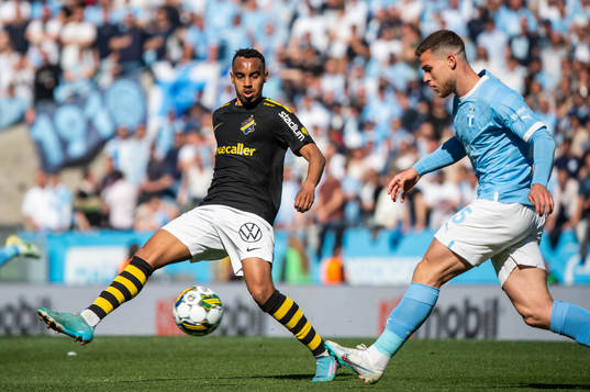 AIKs Bilal Hussein och Malmö FFs Gabriel Busanello