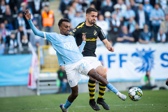 Malmö FFs Taha Ali och AIKs Zachary Elbouzedi