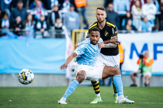 Malmö FFs Isaac Kiese Thelin och AIKs Alexander Milosevic