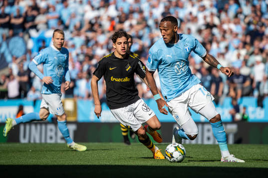 AIKs Taha Ayari och Malmö FFs Derek Cornelius