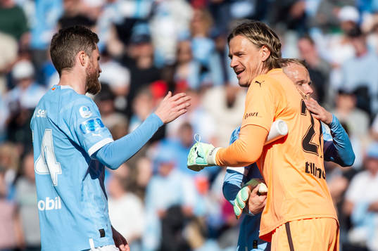 Lasse Nielsen. Oscar Lewicki och målvakt Johan Dahlin