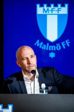 Malmö FFs tränare Henrik Rydström på en presskonferens