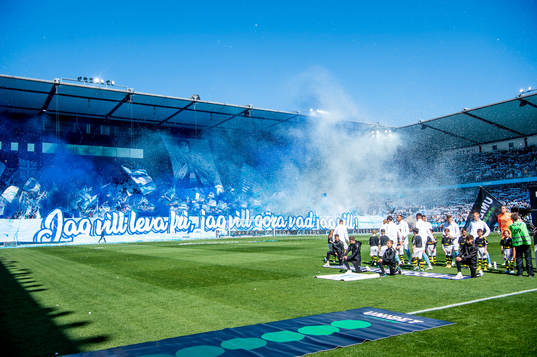 Malmös tifo innan fotbollsmatchen i Allsvenskan mellan