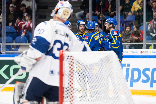 Henrik Tömmernes of Sweden celebrate with teammates