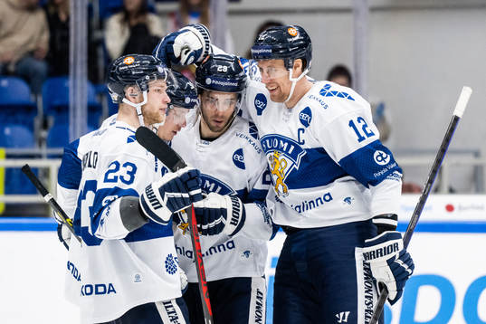 Ahti Oksanen celebrate with temmates Nikolas Matinpalo,