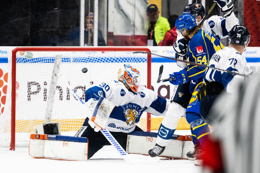 Pär Lindholm of Sweden (not pictured) scores 4-3