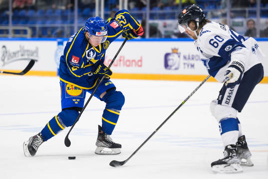 Lucas Raymond of Sweden and Markus Granlund of Finland