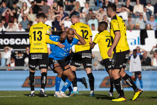 Halmstads Phil Ofosu-Ayeh deppar