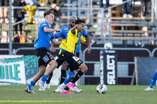 Häckens Momodou Lamin Sonko och Halmstads Kazper Karlsson