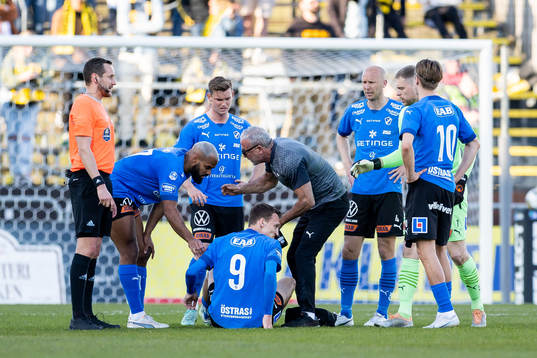 Halmstads Viktor Granath har ont