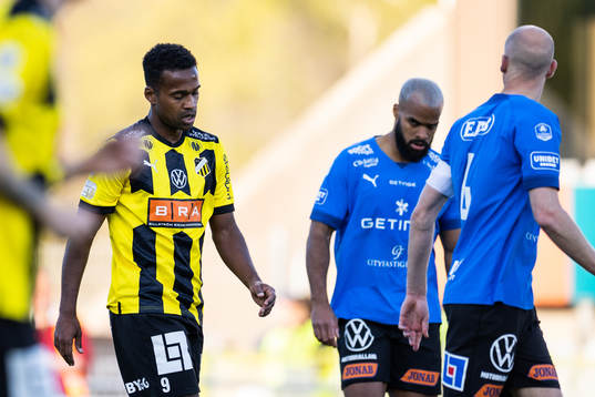 Häckens Ola Kamara deppar