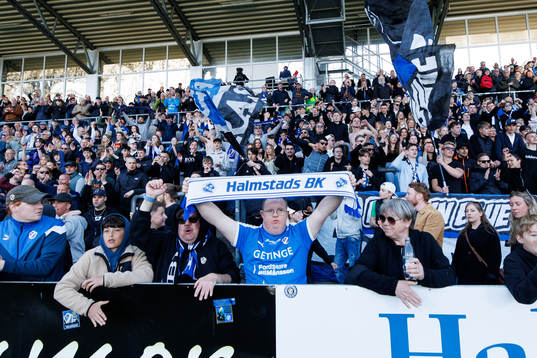 Halmstads supportrar jublar