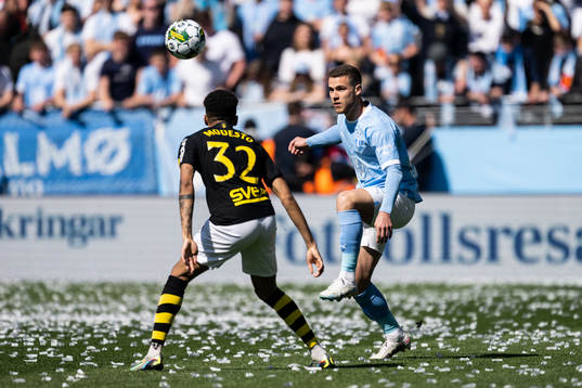 AIKs Rui Modesto och Malmö FFs Gabriel Busanello