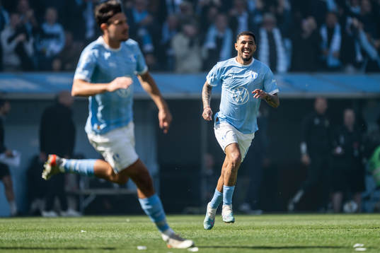 Malmö FFs Sergio Pena jublar