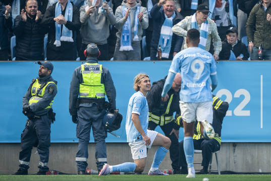 Malmö FFs Hugo Larsson jublar