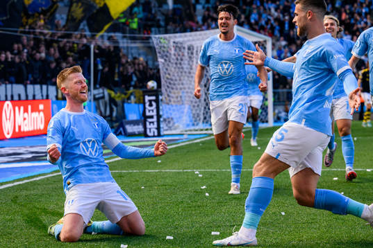 Malmö FFs Anders Christiansen jublar med Stefano Vecchia